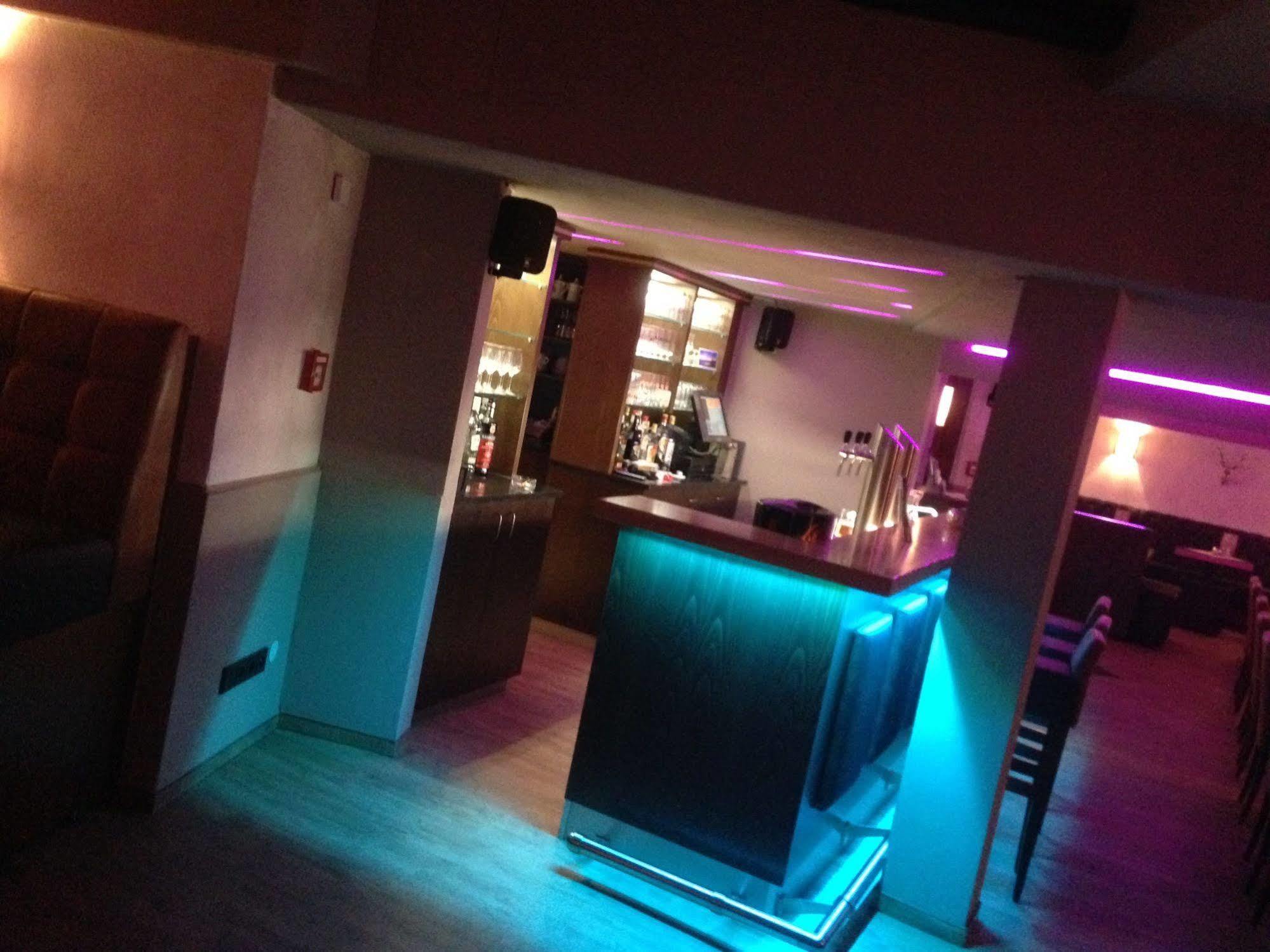 Horchem Hotel-Restaurant-Cafe-Bar Моншау Экстерьер фото